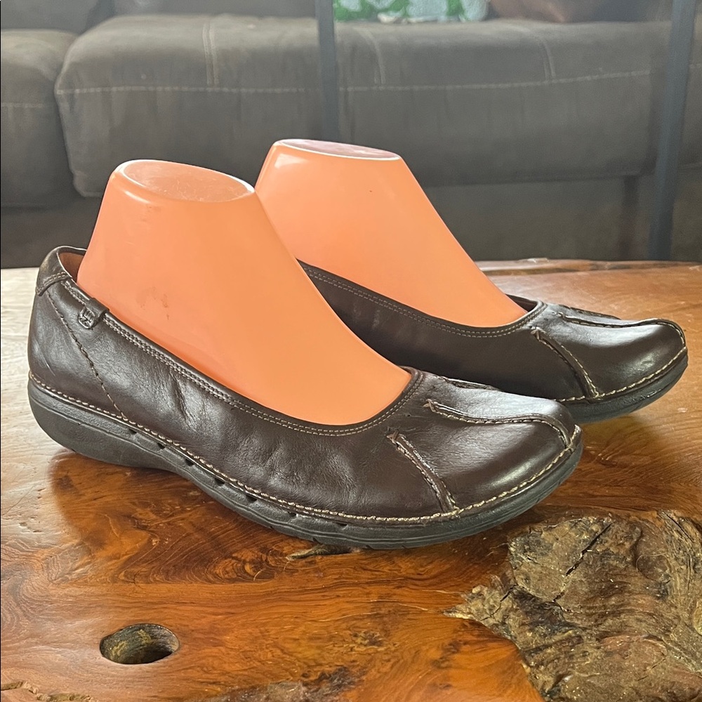 Clark’s Unstructured Brown Leather Flats size 9.5